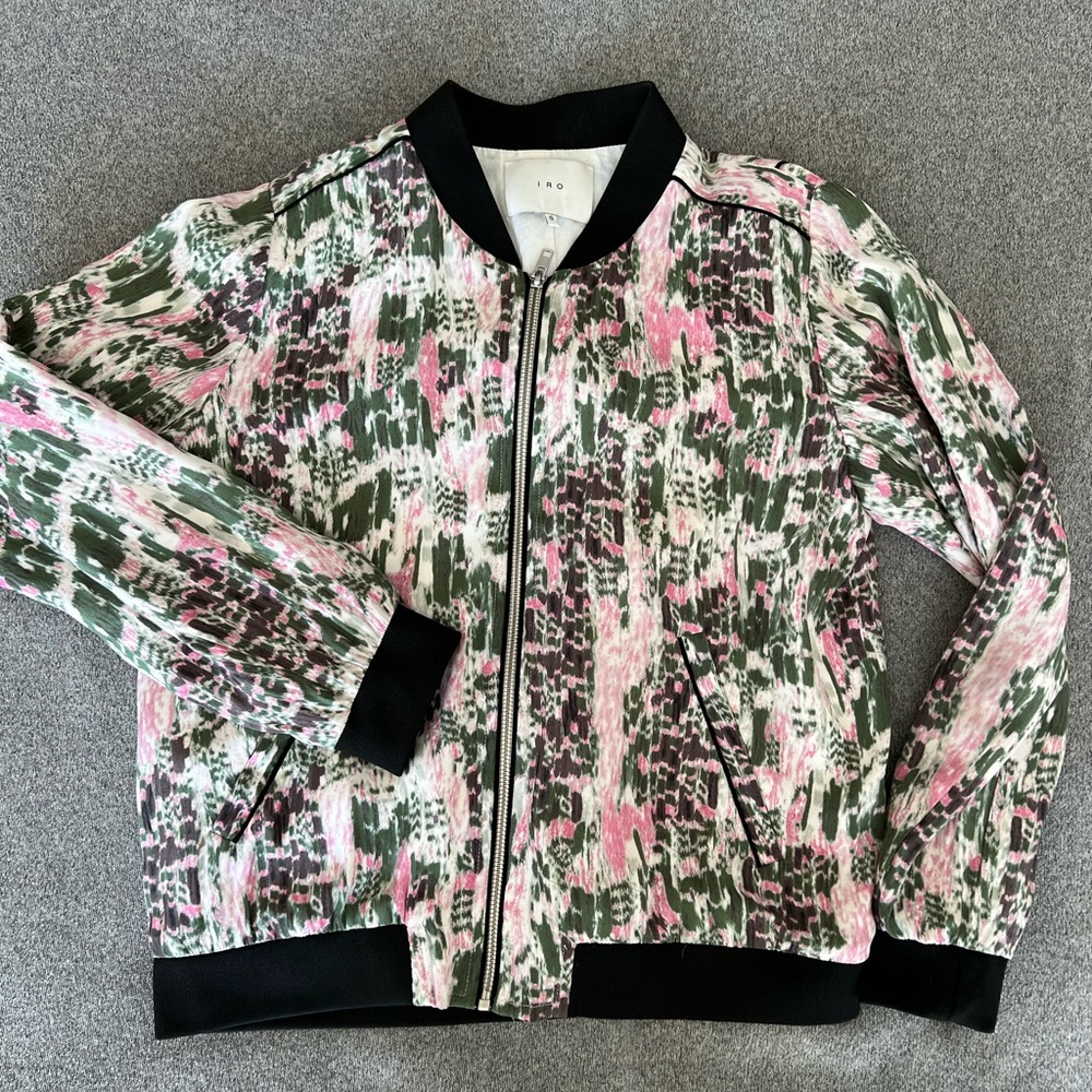 It’s light and would look beautiful with a simple tank top and jeans!